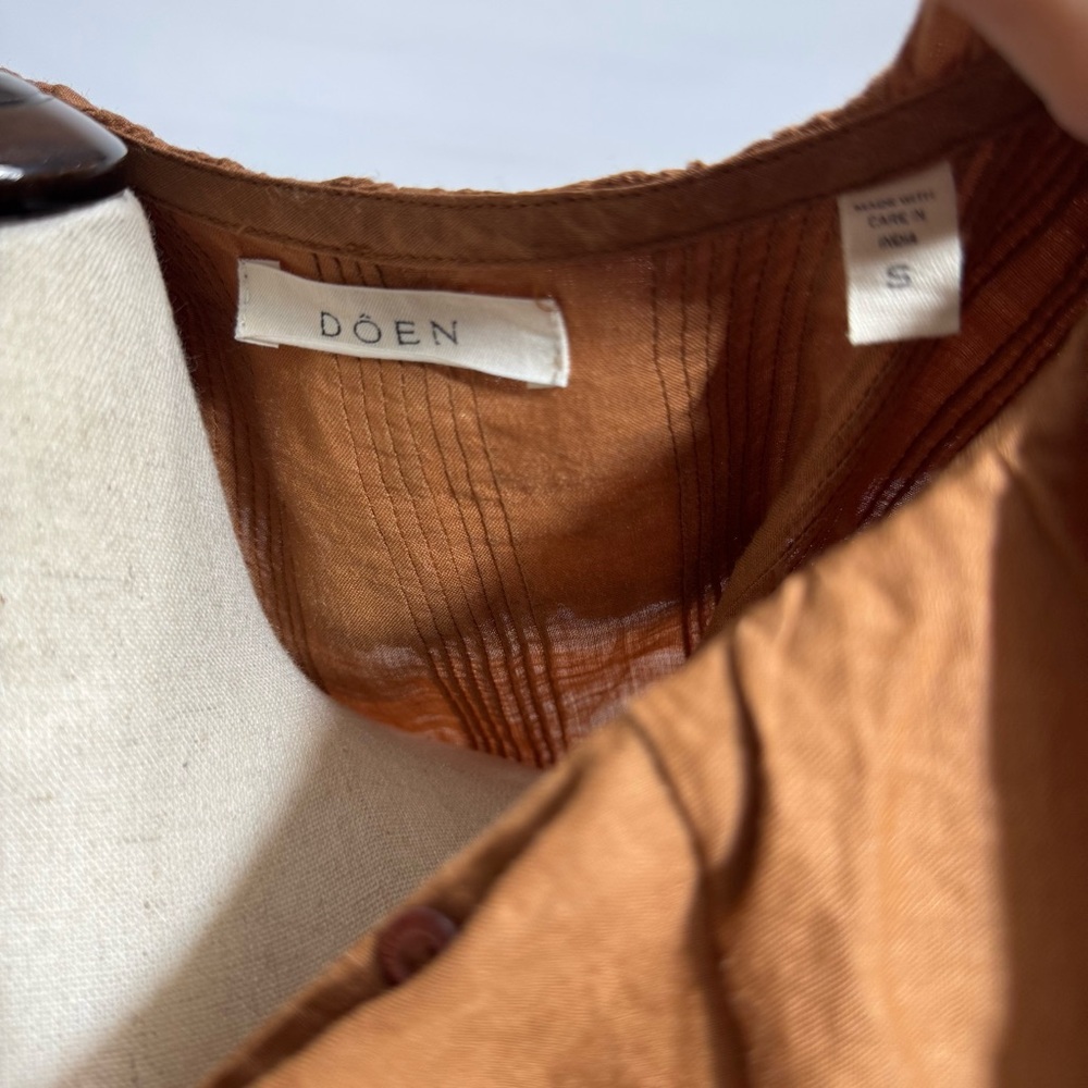 Doen Rust Ruffle-Front Blouse - Picture 8 of 10